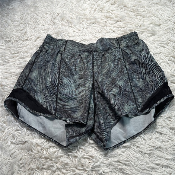 Lululemon Hotty Hot Low Rise Short 4" Dimensional Icing Blue Multi / Black - Picture 1 of 6